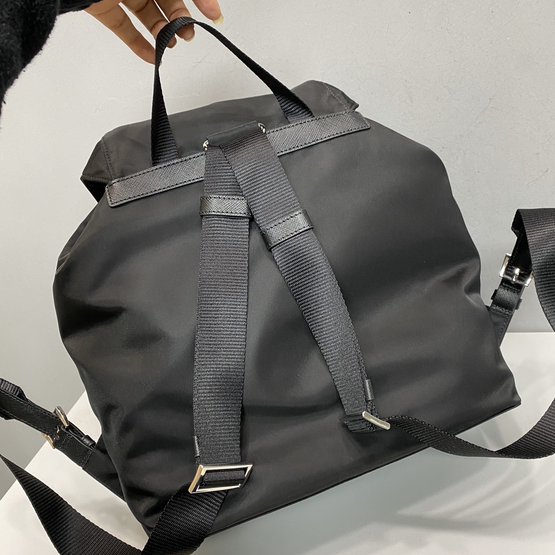 Prada backpack, new style Little Pepper, parachute tarpaulin with cowhide, brushed hardware, equipped with small mother-in-law bag, small bag plu