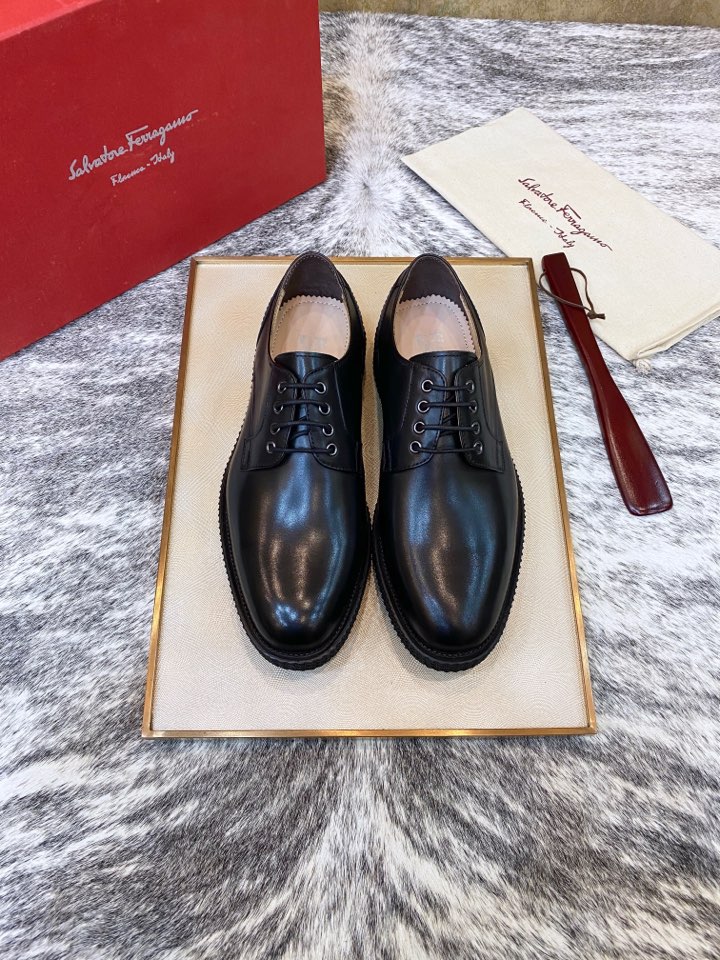 NO:345452,[Original single product] The latest model [High-end boutique] Private mold open sole, anti-slip and wear-resistant imported original cowhide, soft and delicate, with excellent gloss, presenting an extraordinary luxury texture. The shoe body looks simple and elegant, and Love design injects some design beauty into the whole. Casual business, enjoy high-end taste 38/45;,,loafers,cowhide19860909【原单货】批最新款【高端精品】私模开底,防滑耐磨进口原版牛皮制作,柔软细腻,光泽度极佳,呈现出非一般的奢华质感.鞋身外观简约大方,乐福设计为整体注入了些许的设计美感 休闲商务 尊享高端品味 38/45；,,loafers,cowhide,Men's shoes