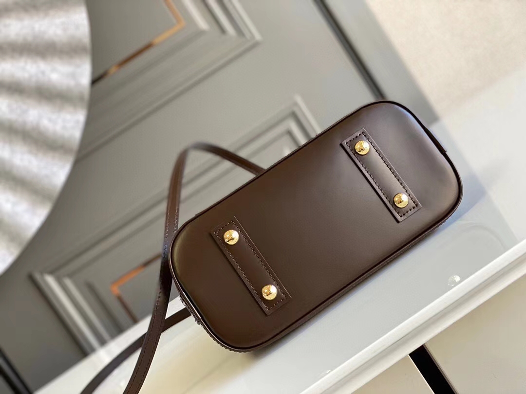 Saint Laurent Classic Luxury Handbag Shoulder Crossbody Bag Ref.1F8E0B22 5