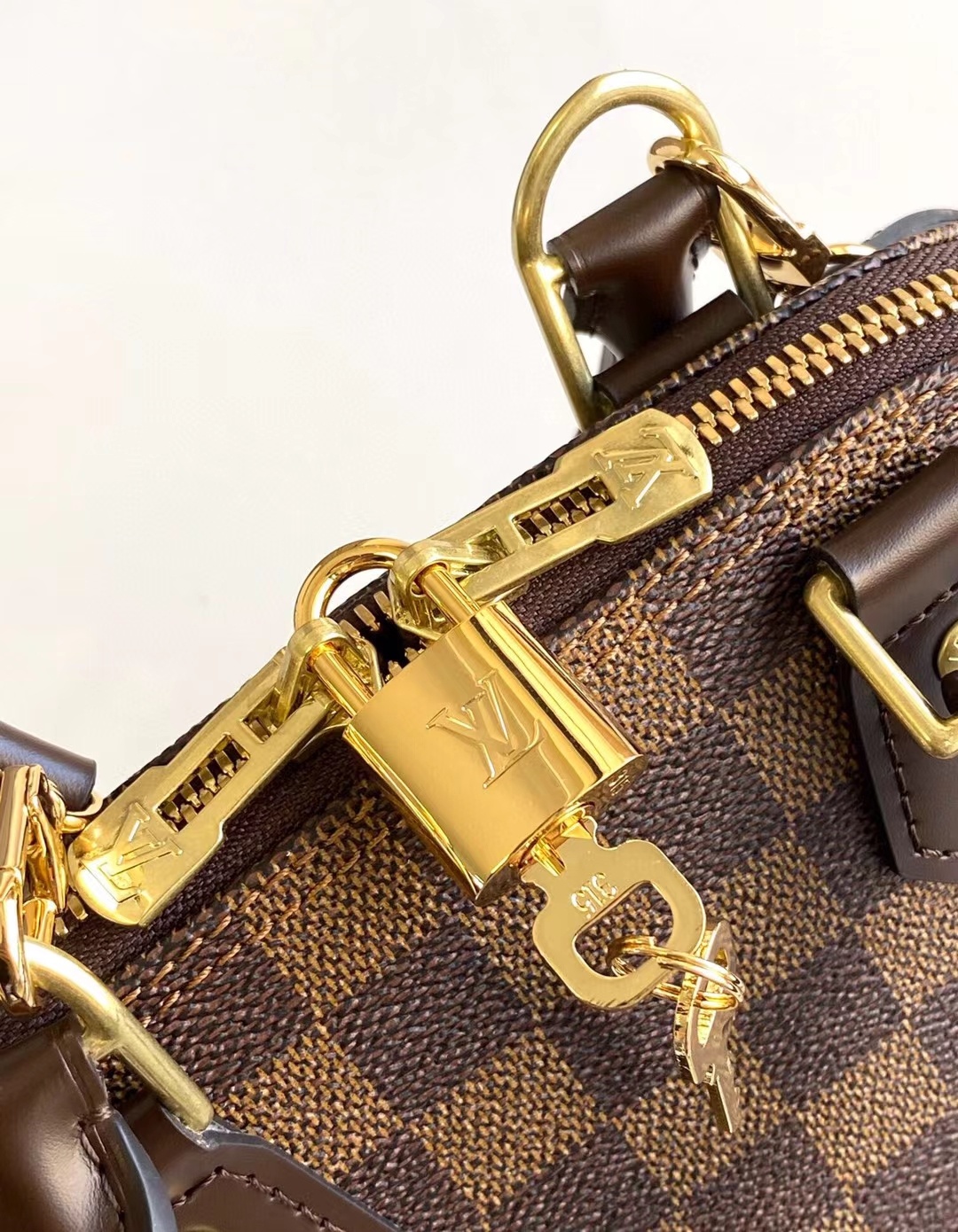 Saint Laurent Classic Luxury Handbag Shoulder Crossbody Bag Ref.1F8E0B22 7