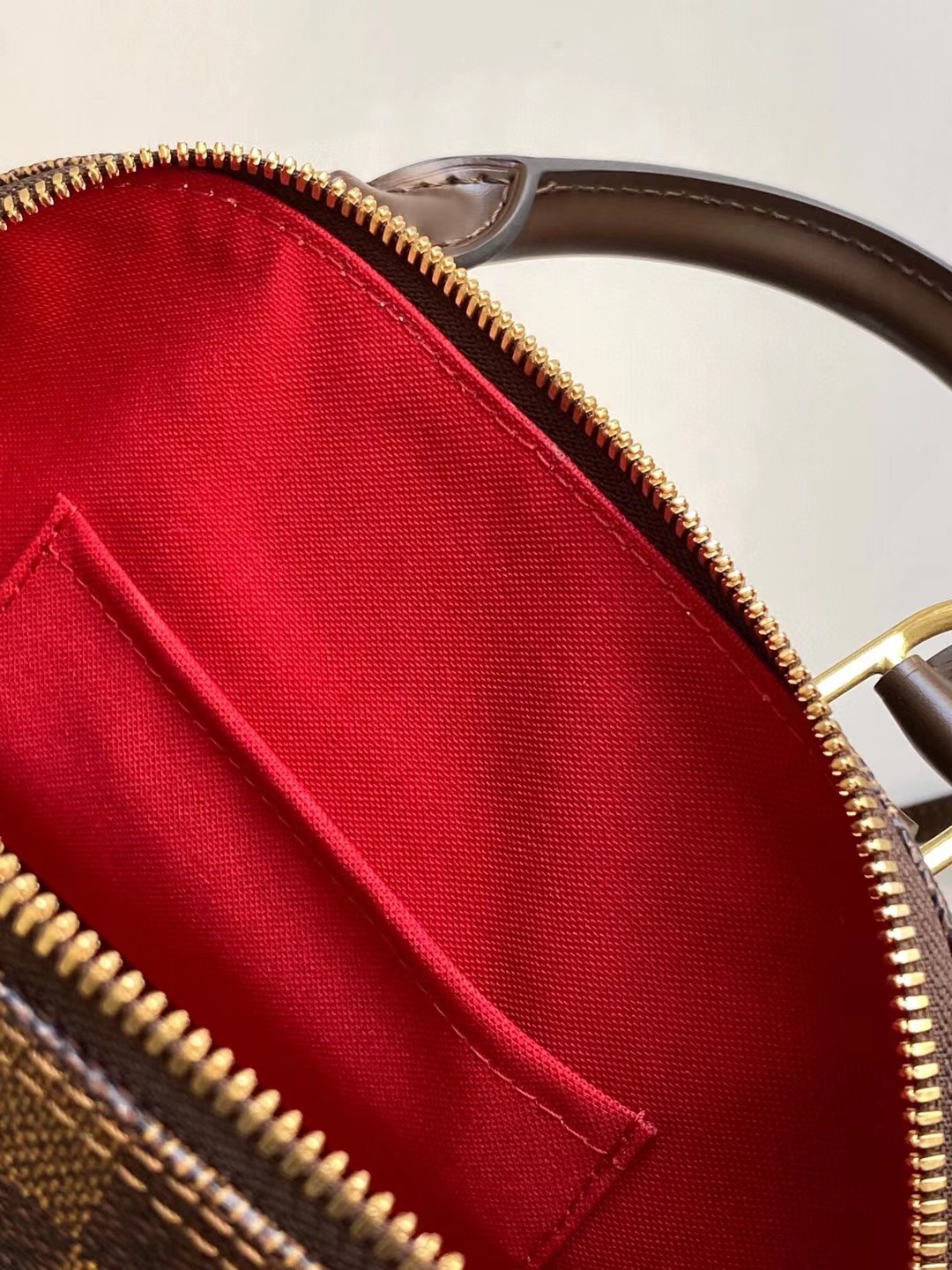 Saint Laurent Classic Luxury Handbag Shoulder Crossbody Bag Ref.1F8E0B22 9