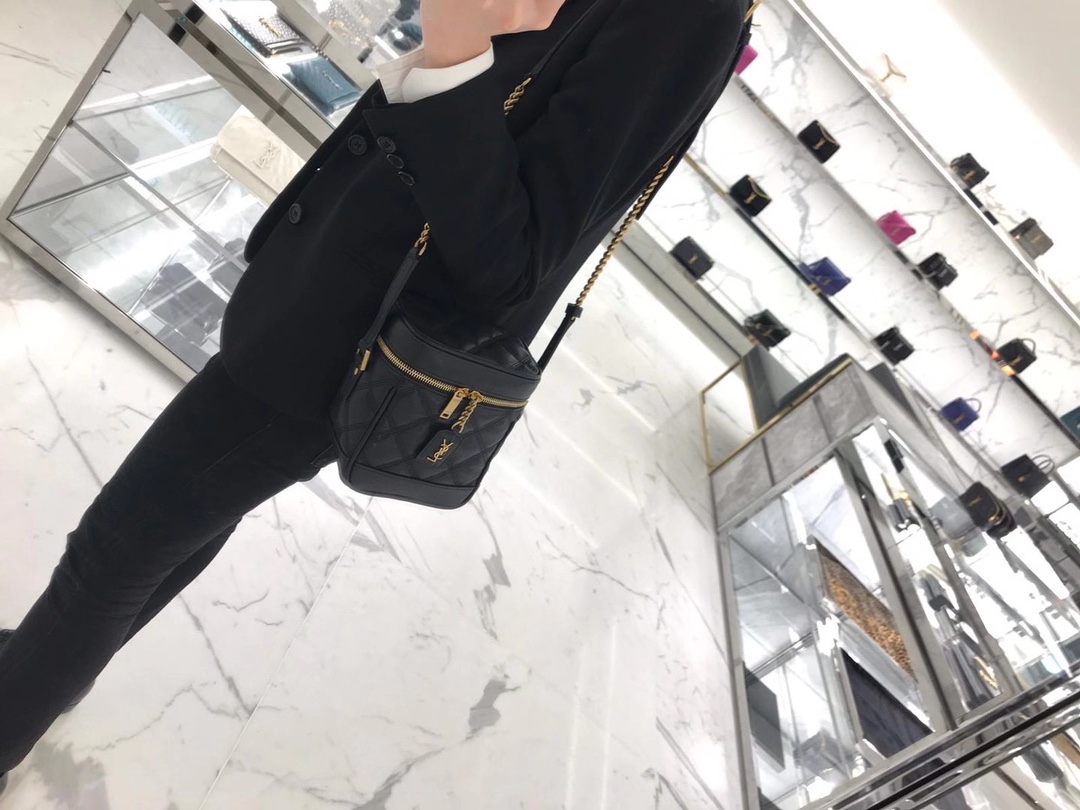 Saint laurent Ysl 80’s 𝙑𝙖𝙣𝙞𝙩𝙮 方形水桶化妆包 649779黑色