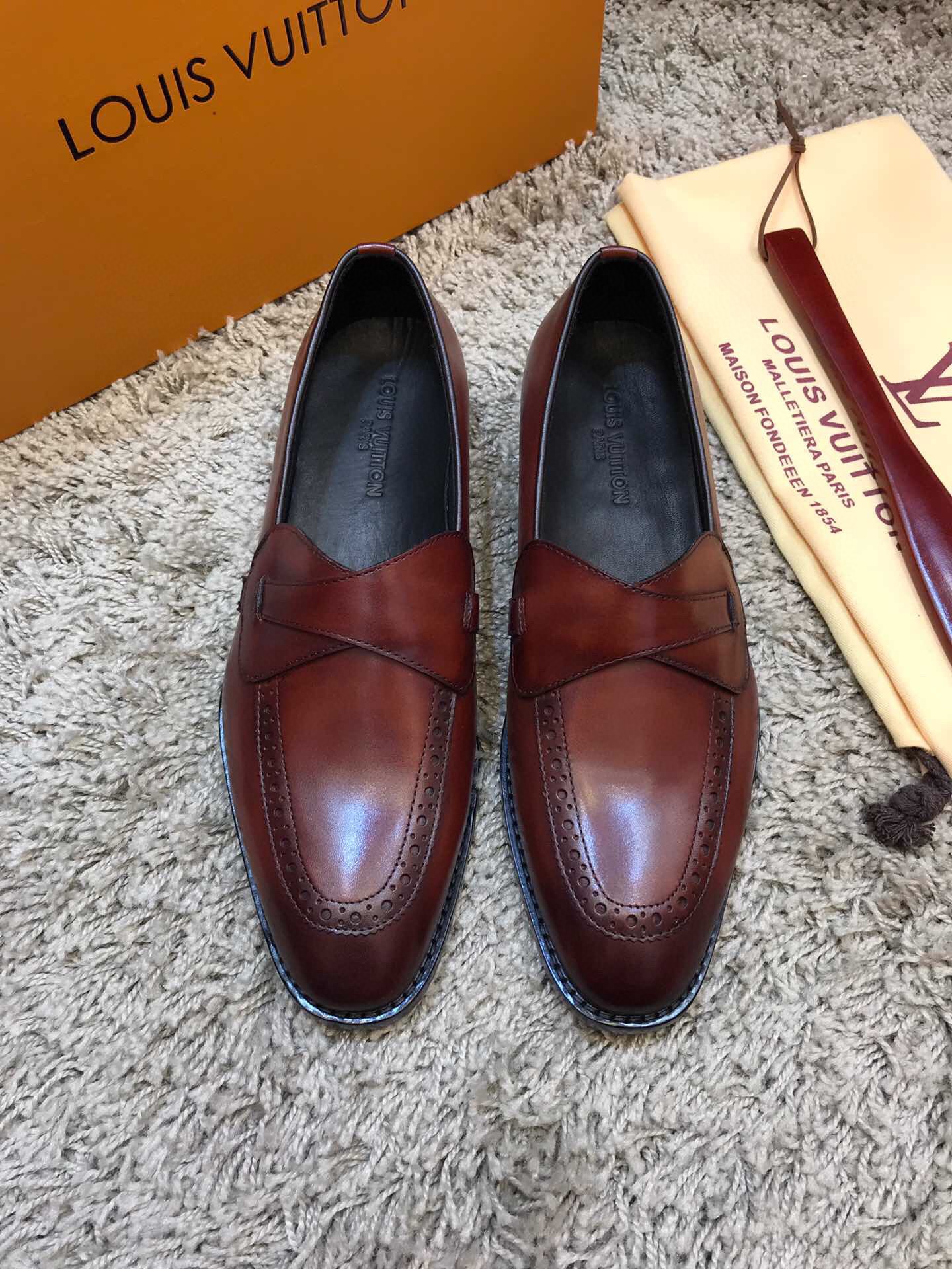 NO:347278,The latest top high-end authentic products this year, the top OEM factory has strict processes, using real cowhide large soles, original single material (authentic original cowhide soles) truly top high-end goods, expensive, unparalleled quality, gentlemanly high-end style, dare you to control it! 38/45. Mahogany shoehorn, supports original single inspection;,,cowhide19860909尊贵棕色系 今年最新顶级高端正品出货,顶级代加工厂严格工序,釆用真正牛皮大底,原单材料（正品原厂牛皮底）真正顶级高档货,价位昂贵,质量无与伦比,绅士高档风所属,您敢驾驭吗!38/45.红木鞋拔,支持原单验货；,,cowhide,Men's shoes