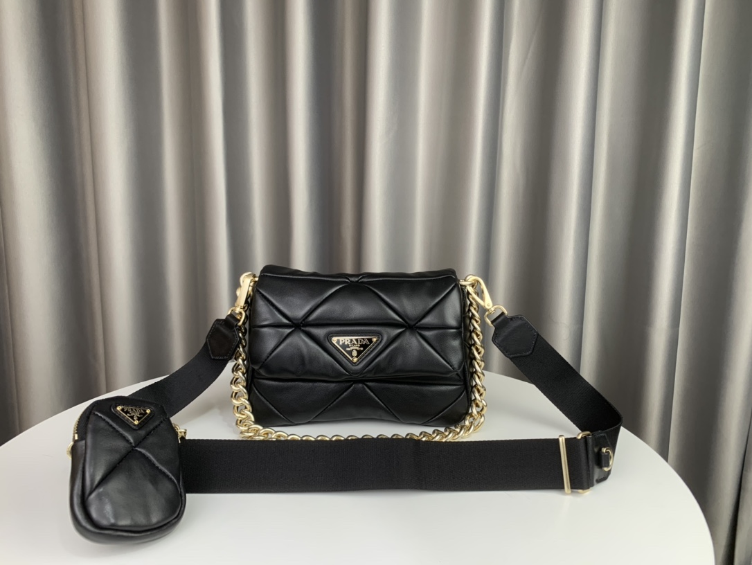 Prada's new three-in-one 1BD292 series is made of imported sheepskin with exquisite hardware and nostalgic light gold. It has a rhombus splicing