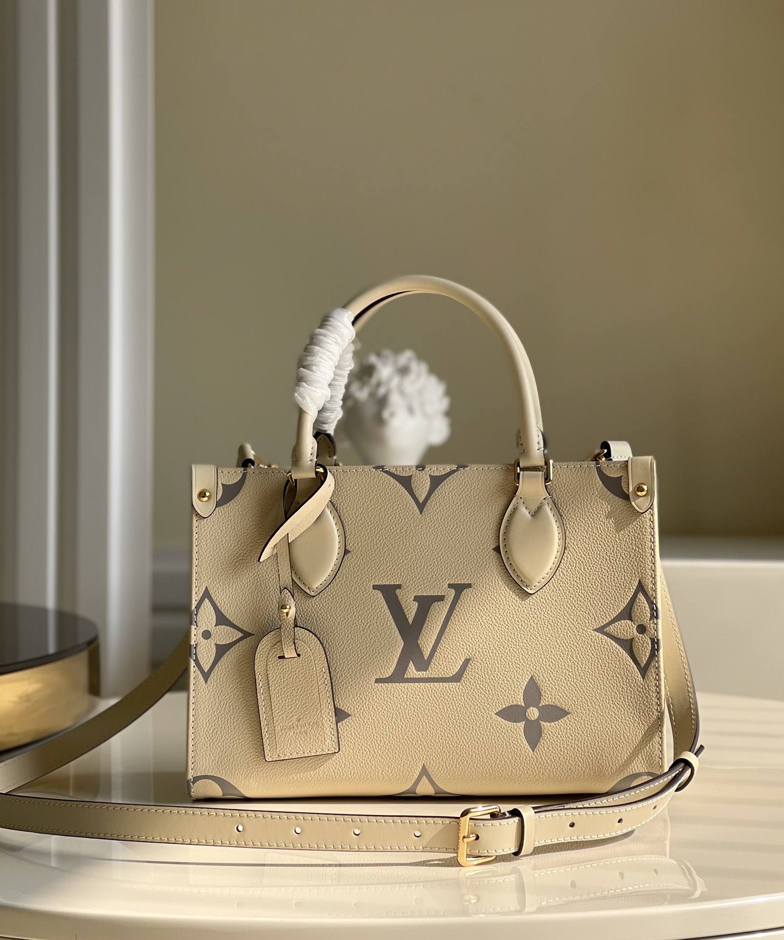 Louis Vuitton LV Onthego Tote Bags Cowhide Mini M45655