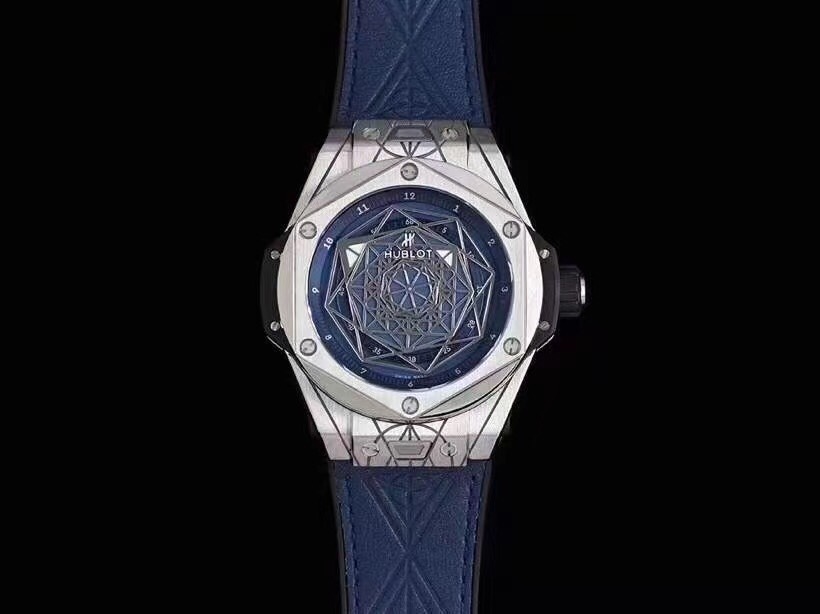 NO:392670,WWF new upgraded version, Hublot Big Bang series - tattoo watch!  Original 1:1 model opening, took two years to create it!  The case size is 45mm, a major technological breakthrough, the only titanium metal case in the industry, the most circulating versions of the market are steel shells, with more than a dozen case molds. The quick-release button can achieve the original consistent pressing feel with countless data calibrations, precise and smooth!  The strap is synchronized with the original and consistent quick-release strap. The strap head pellet adopts glue wrapping process, making the strap and head pellet not easy to get off, greatly extending the life of the strap, with the inner glue and outer skin, comfortable to fit the hands!  The only quick-release buckle in the watch buckle industry that is synchronized with original, with a 1:1 mold opening, and the watch buckle molds are as high as dozens of pieces!  The buckle is made of heels and is made of titanium metal!  Each accessory of the comprehensive watch is made from original 1:1 mold opening, with 26 molds, and the process complexity is the best in the industry. All functions are synchronized with original, the original titanium case and buckle, breaking the market steel shell version, and the weight is greatly removed from the shelves, so it will be light and comfortable to wear!  Yubo tattoos are piercing people's hearts. WWF's New Year's great contributions are welcome to appreciate them!  ,19860909WWF全新升级版本,宇舶Big Bang系列—刺青腕表！原装1:1开模,耗时两年倾心打造！表壳尺寸45mm,技术重大突破、业内唯一对版钛金属外壳,市面流传版本大多为钢壳,表壳模具多达十几件,快拆式按钮在无数次数据校准下、才能达到原装一致的按压手感,精密而流畅！表带同步原装一致的快拆式表带,表带头粒采用包胶工艺,使表带和头粒不易轻易脱离,大大延长了表带寿命,内胶外皮,舒适贴手！表扣业内唯一一家同步原装的快拆式表扣,1:1开模,表扣模具高达数十件！表扣材质跟足原装,采用钛金属打造！综合整表每一个配件都由原装1:1开模,模具数量26件,工艺复杂程度业内首屈一指,所有功能同步原装,原装的钛金属表壳和表扣、打破市场钢壳版本,重量大幅度下架,佩戴起来才会轻盈舒适！宇博刺青,刺入人心,WWF新年巨献,欢迎各路大神品鉴！,,Watch