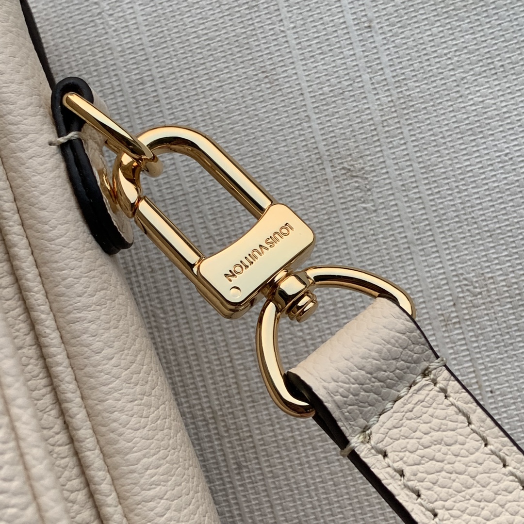 Louis Vuitton LV Pochette Metis 邮差包 M45596奶白色