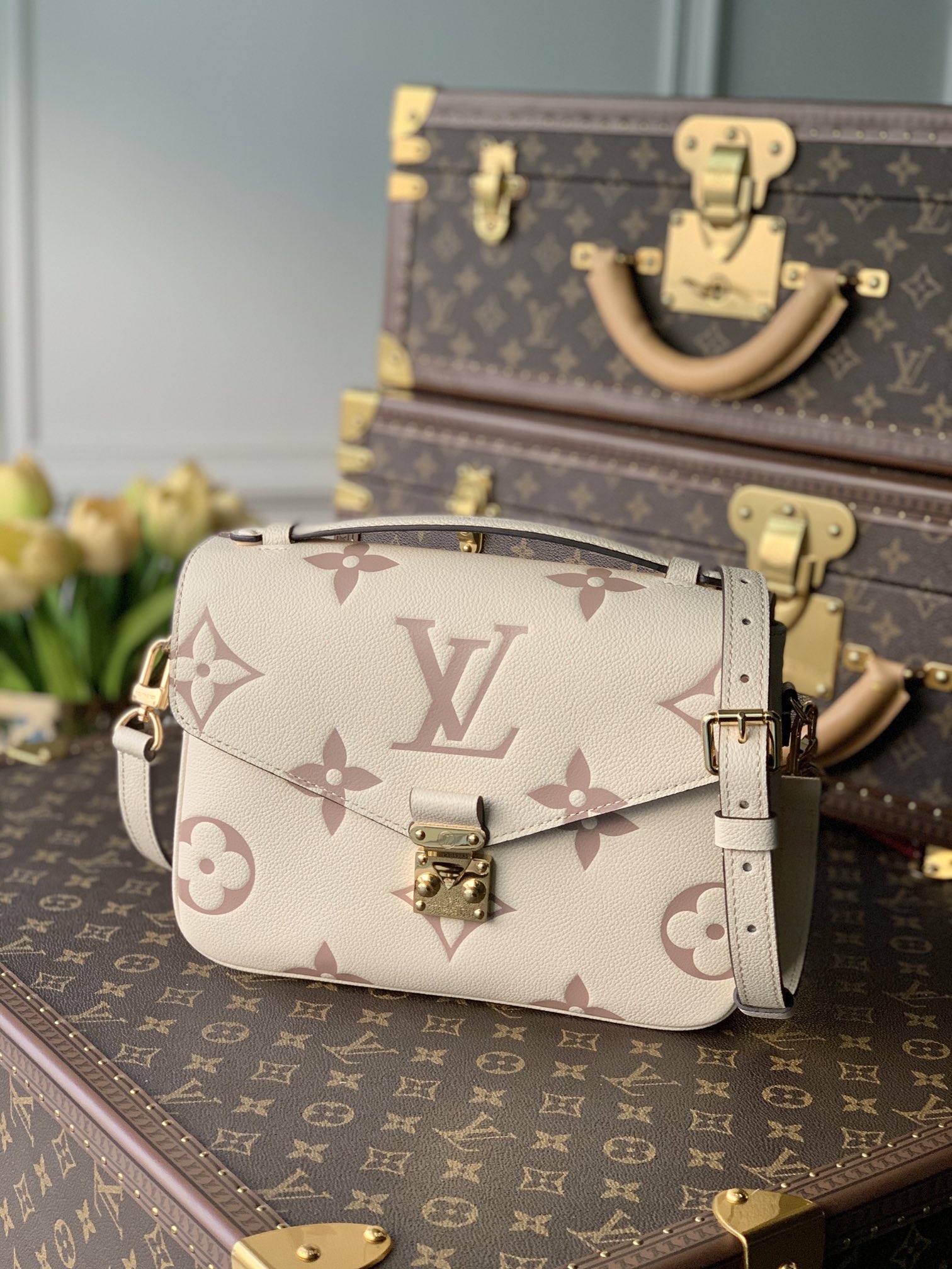 Louis Vuitton LV Pochette Metis 邮差包M45596奶白色名媛网