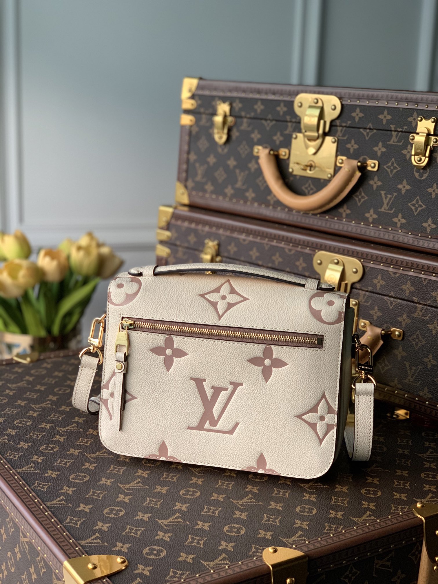 Louis Vuitton LV Pochette Metis 邮差包 M45596奶白色