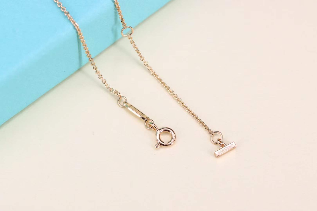 Tiffany & Co. Tiffany以爱与美、罗曼蒂克与梦想为主