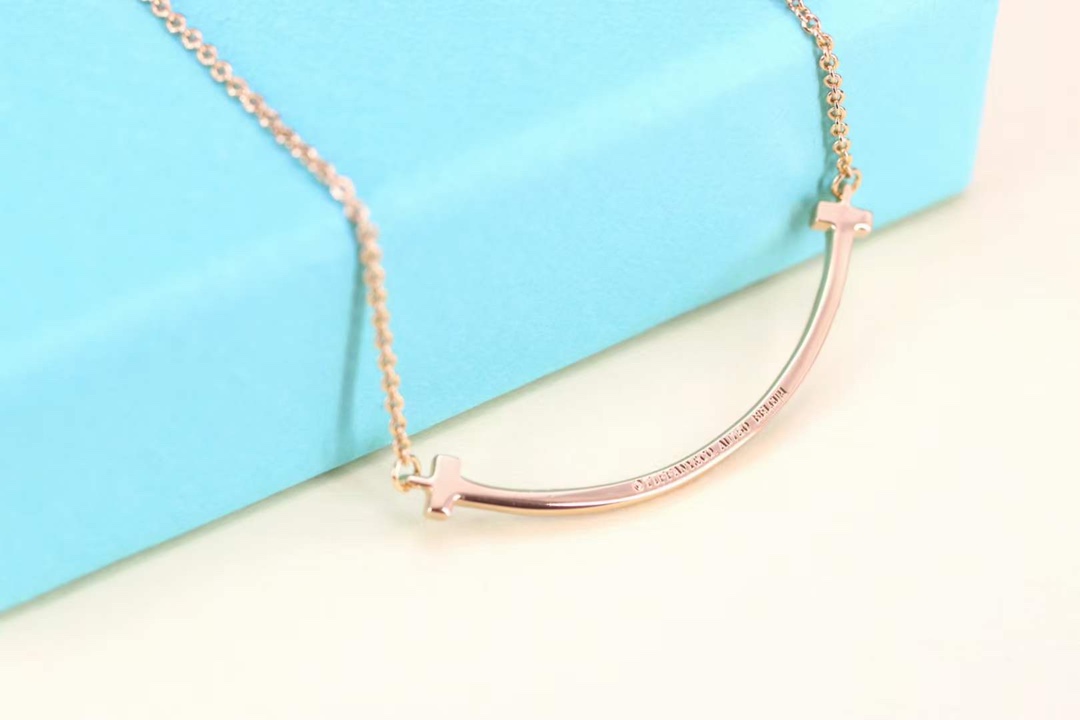Tiffany & Co. Tiffany以爱与美、罗曼蒂克与梦想为主