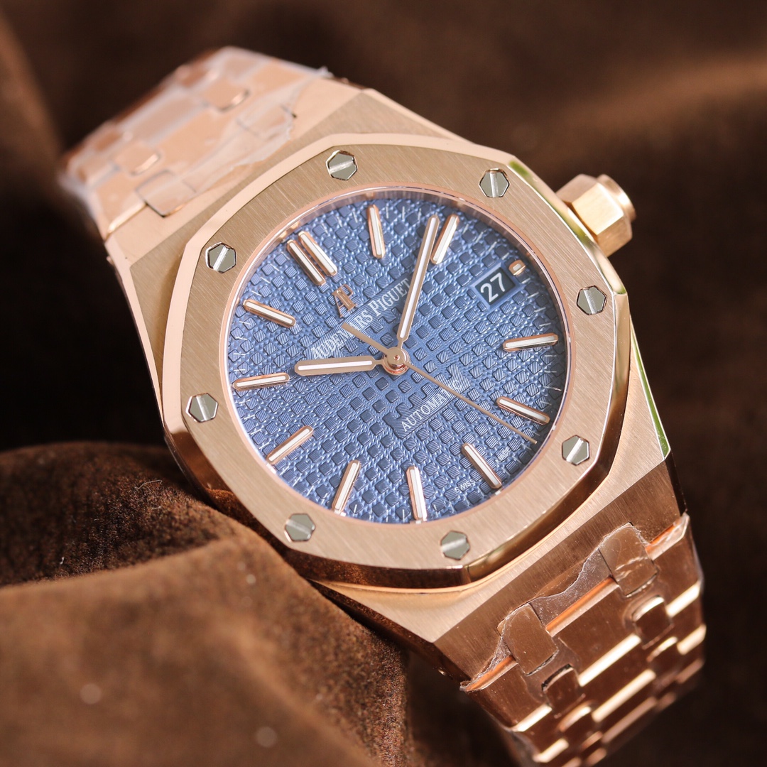 Audemars Piguet 全新呈现 1 圈口采用可拆卸结构 市场大部分版本圈口不能拆卸 2 升级解决厚度问题