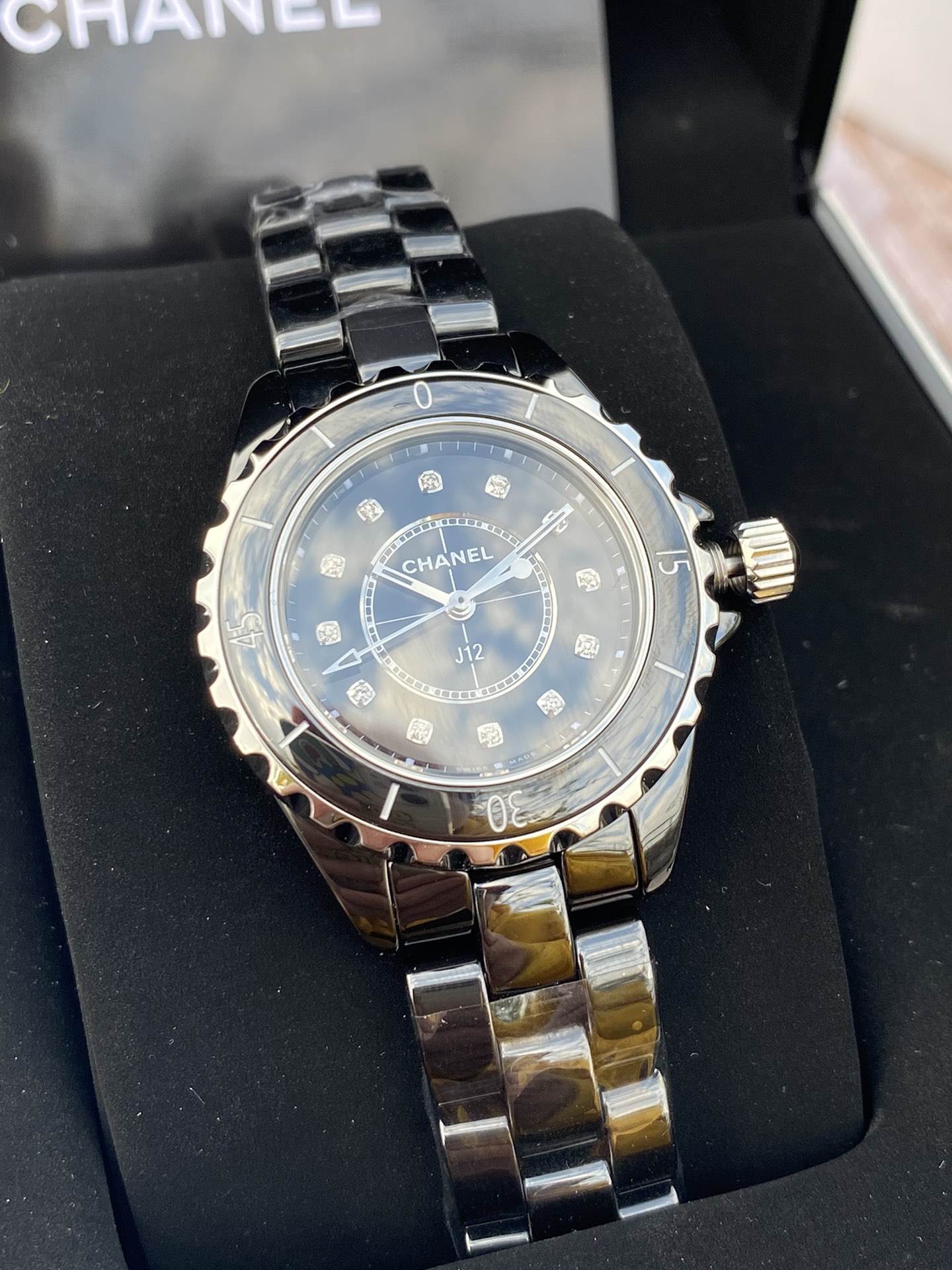 NO:143536,New H brand Chanel series J12 movement type quartz gender women's quartz appearance details watch diameter 33 mm case thickness 12.94 mm dial color black dial shape round strap color black buckle type folding buckle spot instant delivery full set packaging welcome to place an order, chanel19860909新款H品牌香奈儿系列J12机芯类型石英性别女士石英外观详情表径33毫米表壳厚度12.94毫米表盘颜色黑色表盘形状圆形 表带颜色黑色表扣类型折叠扣 现货秒发 全套包装 欢迎下单,,chanel,Watch