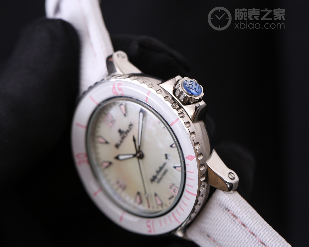 Stylish Women’s Wristwatch with Real Cow Belt and Stone Cores [Branding] - 图片 7