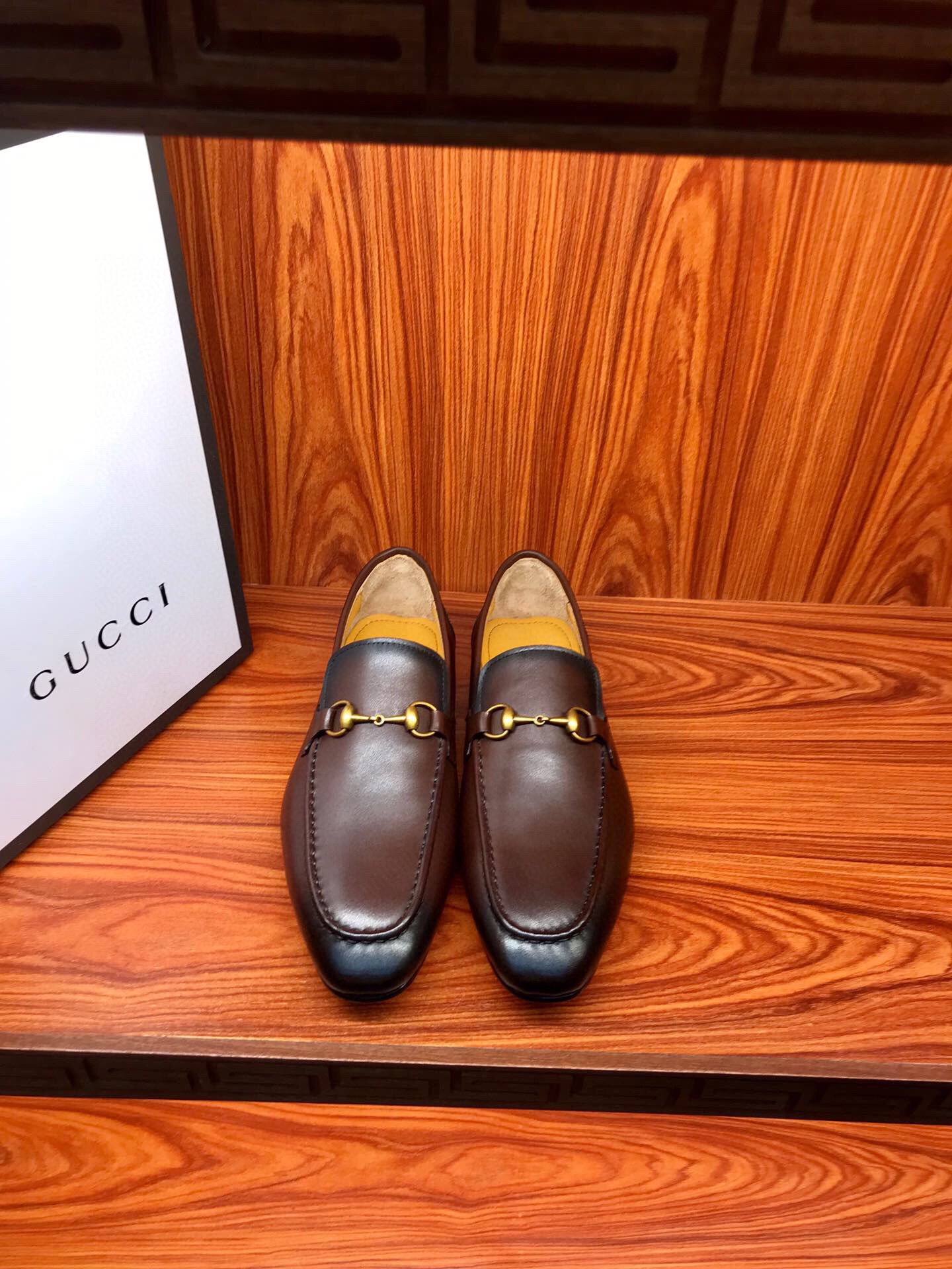 NO:349229,Brown shipment Original goods This year's latest pure imported German cowhide Goodyear handmade Italian cowhide leather leather large sole luxury materials imported fetal cowhide inner soft and gentlemanly demeanor Low-key and luxury and integration 38/44,,cowhide,Leather soles19860909棕色出货 原厂货 今年最新纯进口德国牛皮 固特异手工制作 意大利牛皮真皮大底 奢侈用料进口胎牛内里 舒软不失绅士大气风度 低调与奢华与一体 38/44,,cowhide,Leather soles,Men's shoes