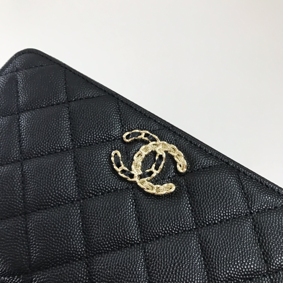 Chanel 新款小香长款单拉 采用一半皮带编织一半镀金雕花大五金 菱格纹路 摄 细节美到淋漓尽致 尺寸：19