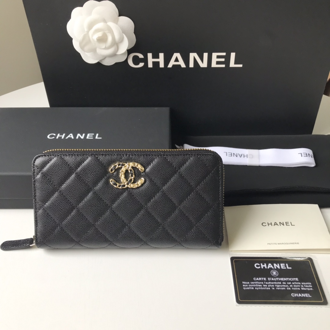Chanel 新款小香长款单拉 采用一半皮带编织一半镀金雕花大五金 菱格纹路 摄 细节美到淋漓尽致 尺寸：19