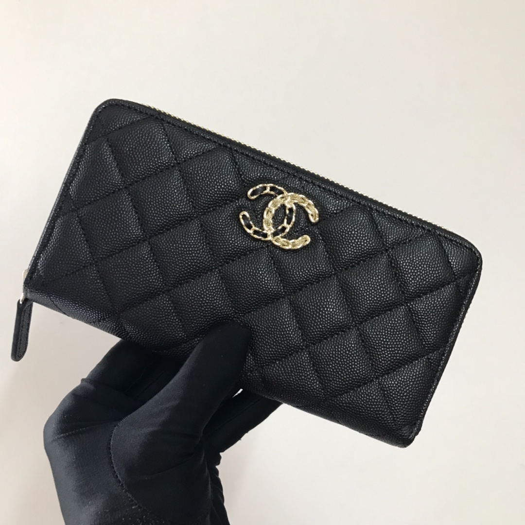 Chanel 新款小香长款单拉 采用一半皮带编织一半镀金雕花大五金 菱格纹路 摄 细节美到淋漓尽致 尺寸：19