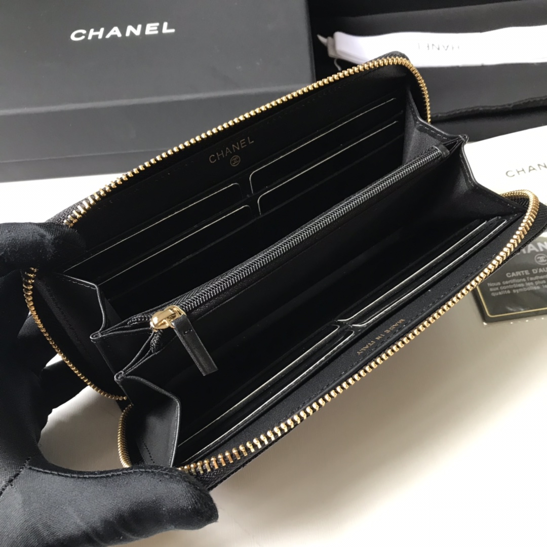 Chanel 新款小香长款单拉 采用一半皮带编织一半镀金雕花大五金 菱格纹路 摄 细节美到淋漓尽致 尺寸：19
