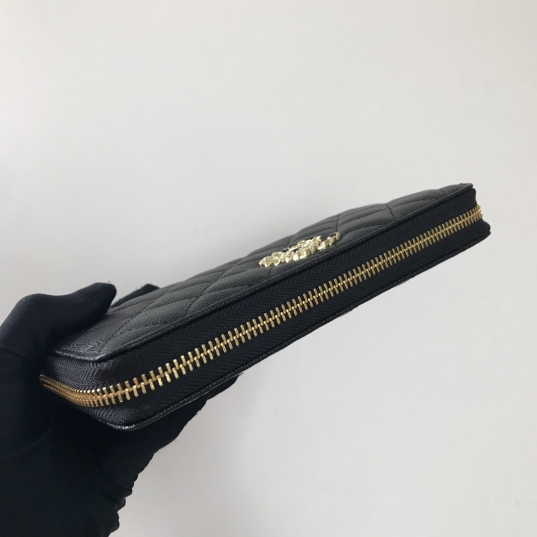 Chanel 新款小香长款单拉 采用一半皮带编织一半镀金雕花大五金 菱格纹路 摄 细节美到淋漓尽致 尺寸：19
