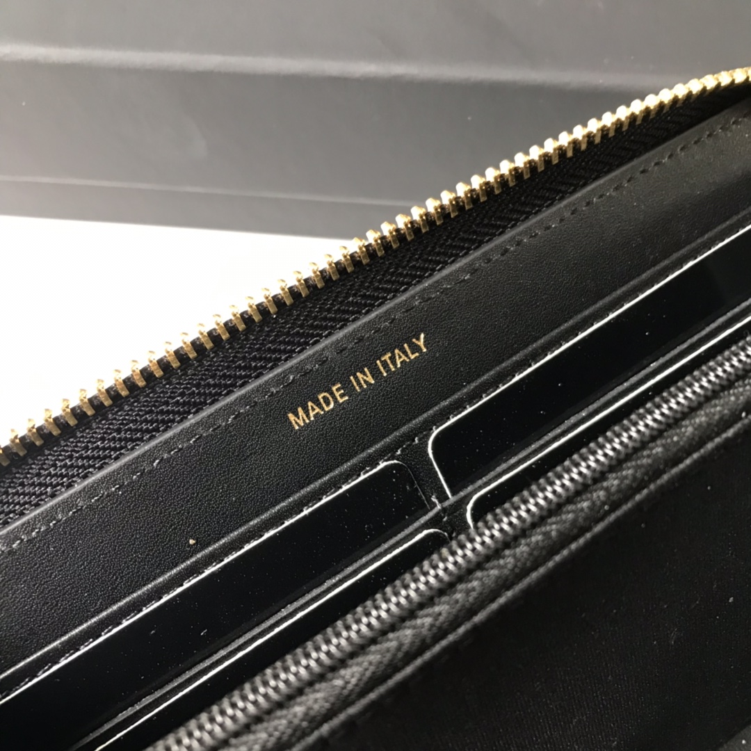 Chanel 新款小香长款单拉 采用一半皮带编织一半镀金雕花大五金 菱格纹路 摄 细节美到淋漓尽致 尺寸：19