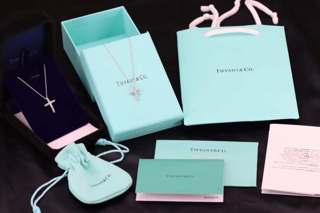 Tiffany & Co. Tiffany&Co. 满钻十字架锁骨项链