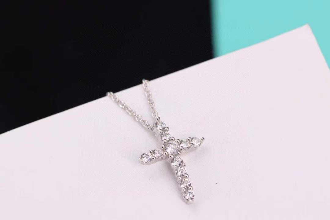 Tiffany & Co. Tiffany&Co. 满钻十字架锁骨项链