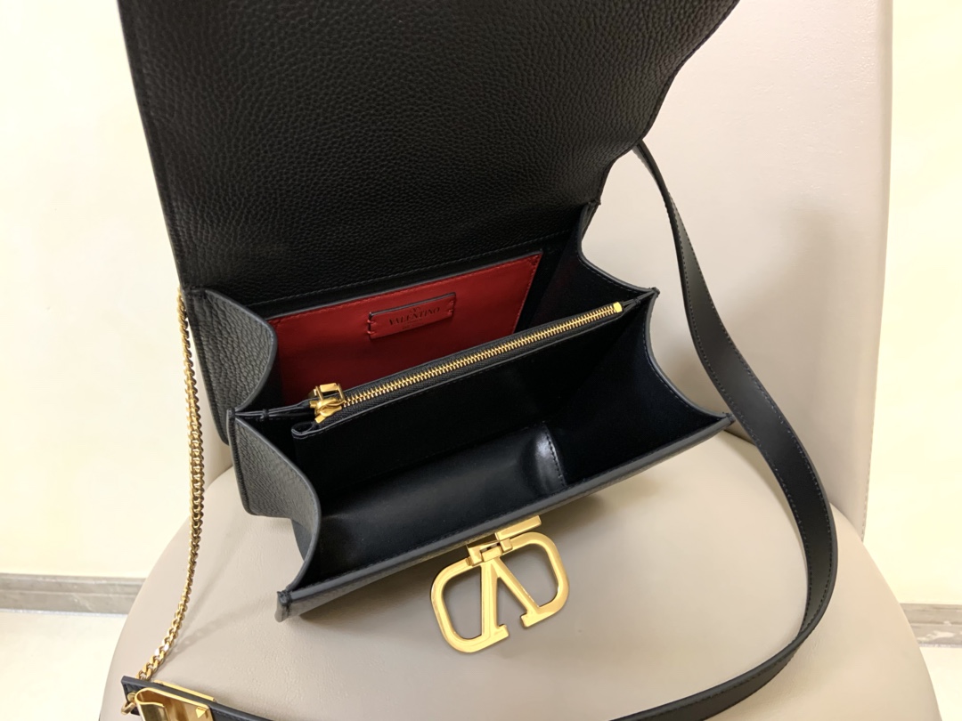 Valentino华伦天奴进口摔纹牛皮肩背包0074L