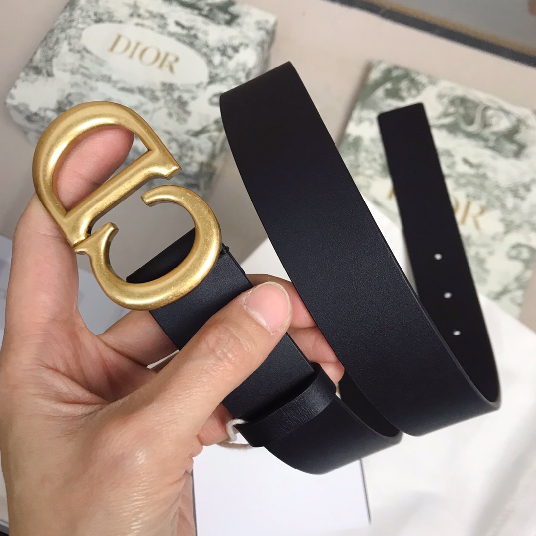 Dior迪奧明星同款 💫官網系列 明星走秀款 全力打造精緻優雅心備佳品，五金採用精湛的處理工藝，進口貴族