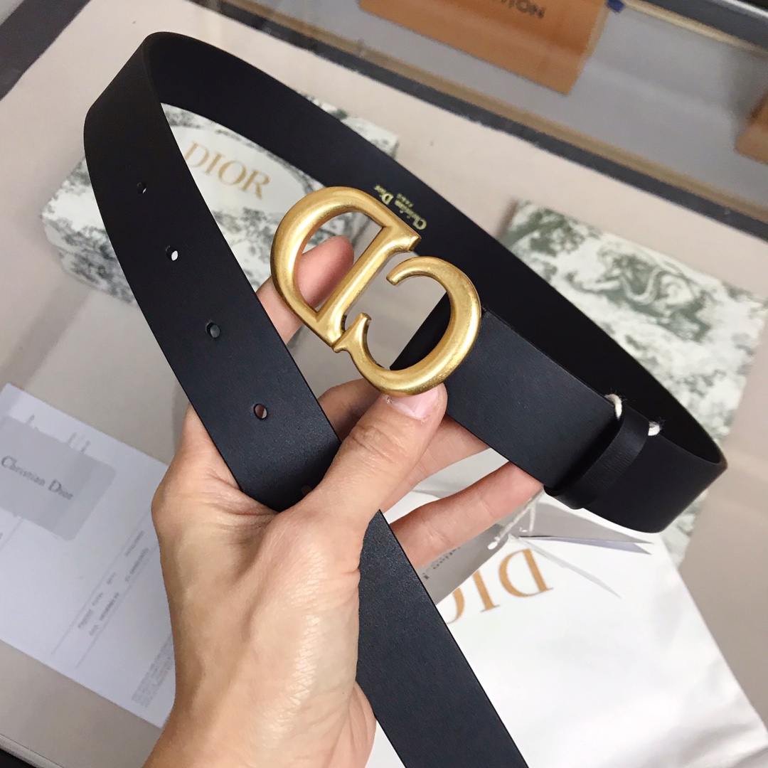 Dior迪奧明星同款 💫官網系列 明星走秀款 全力打造精緻優雅心備佳品，五金採用精湛的處理工藝，進口貴族