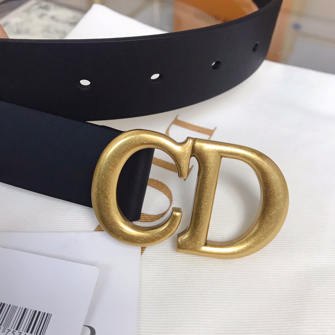 Dior迪奧明星同款 💫官網系列 明星走秀款 全力打造精緻優雅心備佳品，五金採用精湛的處理工藝，進口貴族