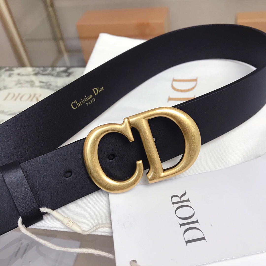 Dior迪奧明星同款 💫官網系列 明星走秀款 全力打造精緻優雅心備佳品，五金採用精湛的處理工藝，進口貴族