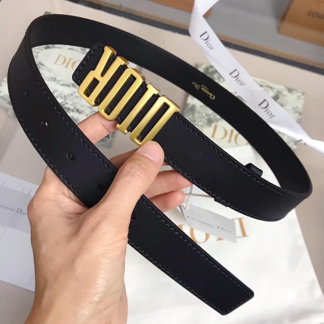 迪奥渠道货热门款！100％渠道订单 带身宽度3.0“D-Fence”小牛皮配复古金属“DIOR”标志。皮