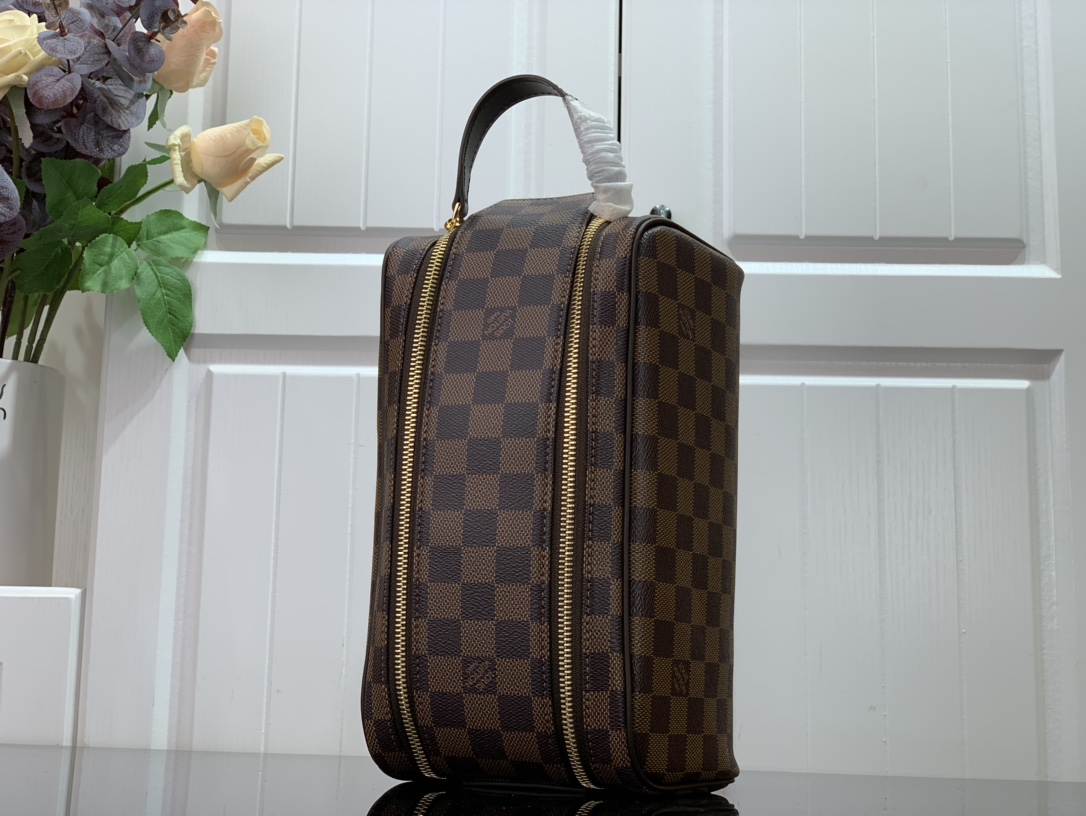 Replica Shop
 Louis Vuitton Clutches & Pouch Bags Cosmetic Bags Black Monogram Canvas Cowhide M44494