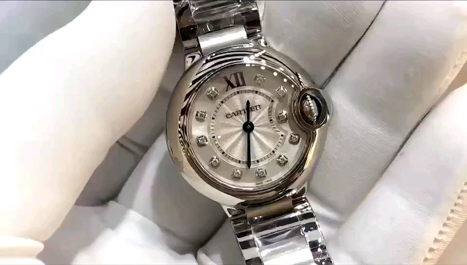 Cartier 28尺寸蓝气球，时间刻度采用了钻石来展示，小巧可爱