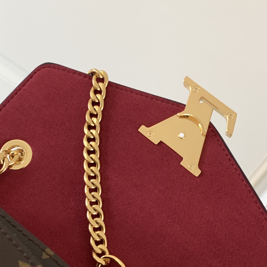 LOUIS VUITTON Passy shoulder bag M45592