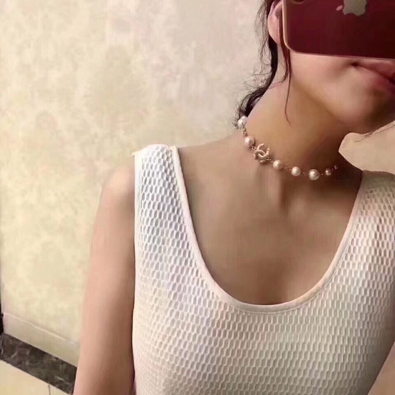 p90
 👑经典 爆款 各路街拍 网红 同款 现货秒发❗️ ❗CHANEL/小香奈儿 珍珠 大小经典 💧项链，😍太清新太美了❗️专柜一致黄铜材质！ 高品质 随心所欲 各种搭配 满分💯