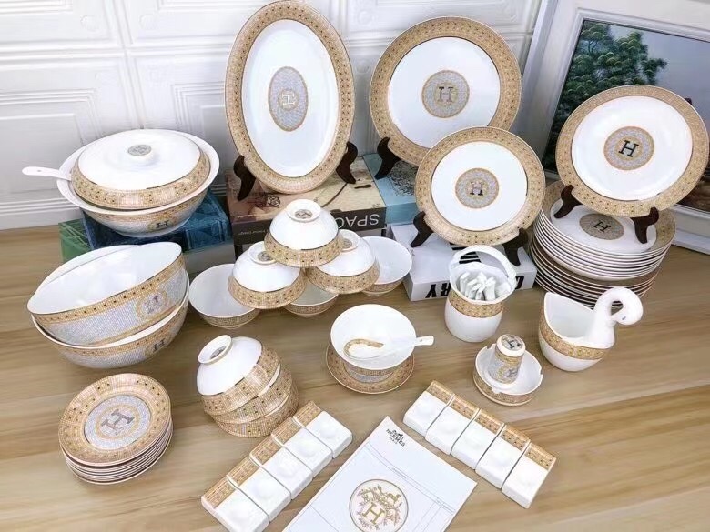 Hermès 70-Piece Bone China Dinnerware Set - Comprehensive 2