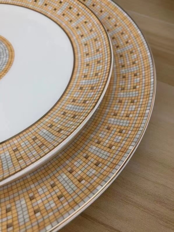 Hermès 70-Piece Bone China Dinnerware Set - Comprehensive 8