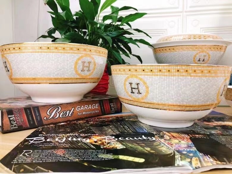 Hermès 70-Piece Bone China Dinnerware Set - Comprehensive 5