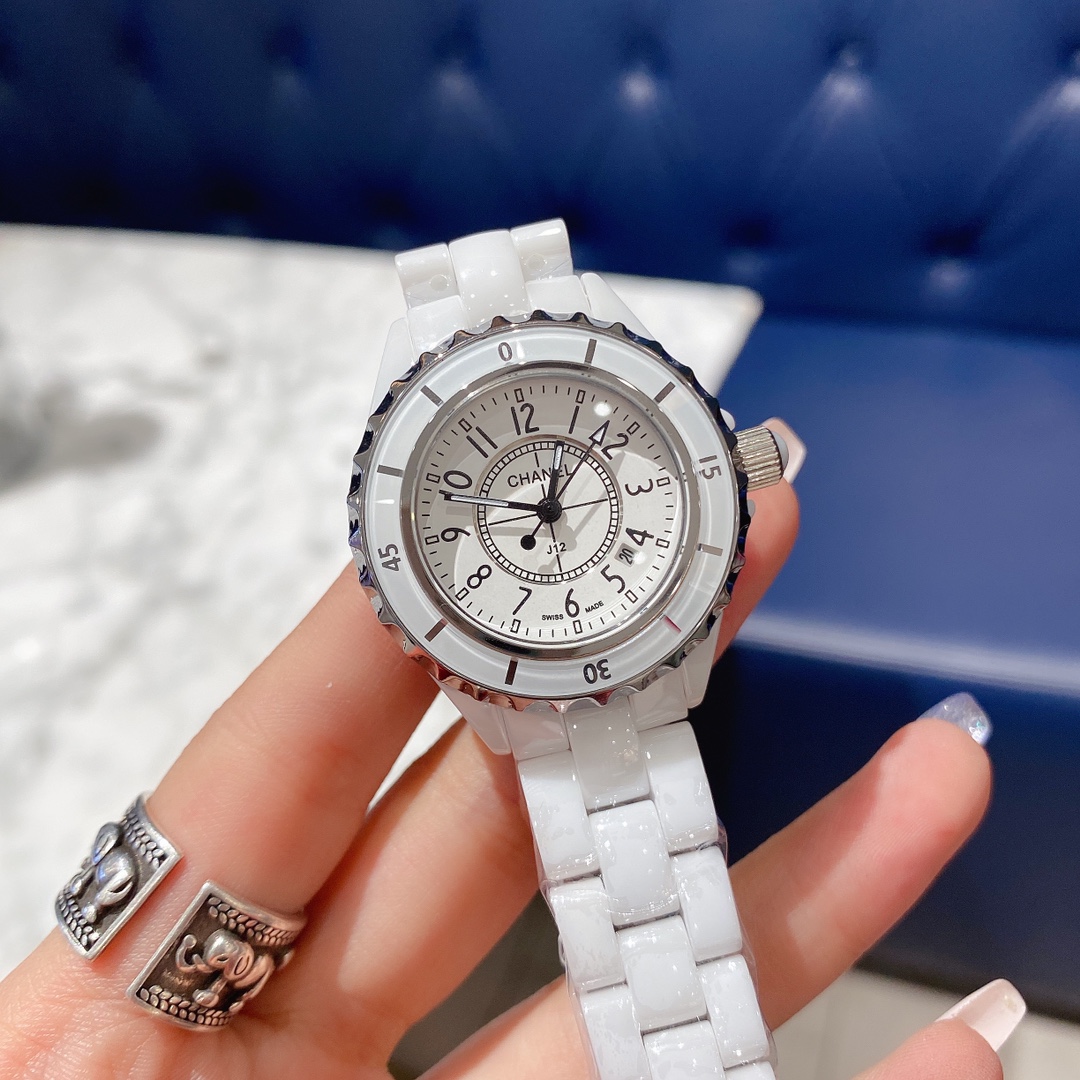 “Chanel J12 Quartz Watch: High-Quality Ceramics in 399 Degrees” - 图片 5