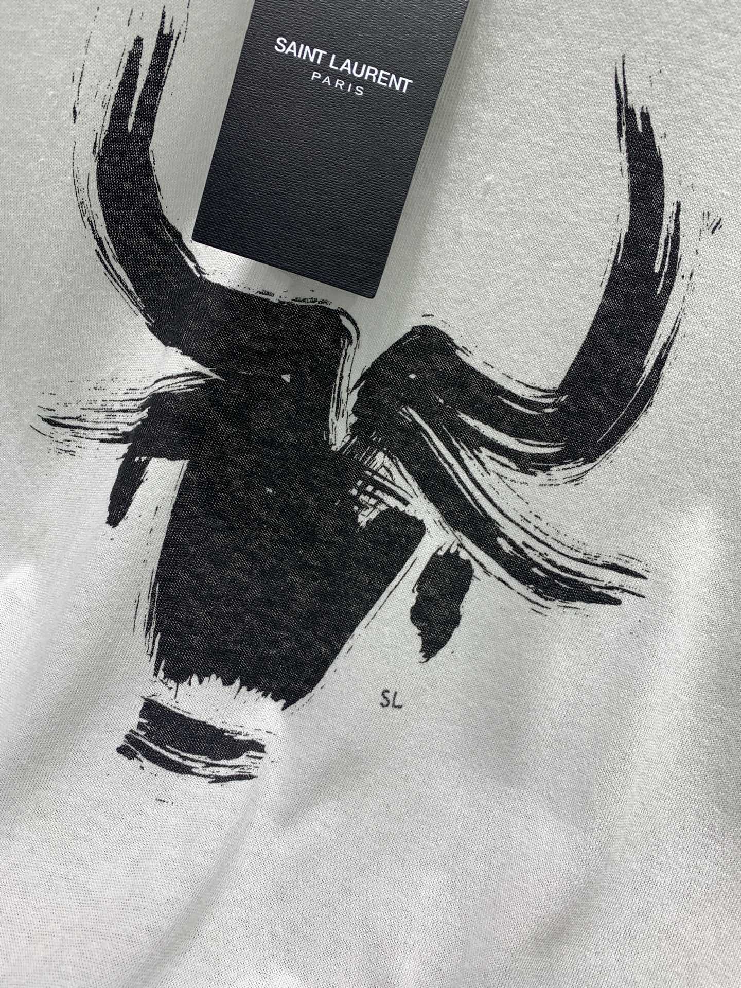 Белая футболка с принтом быка Saint Laurent