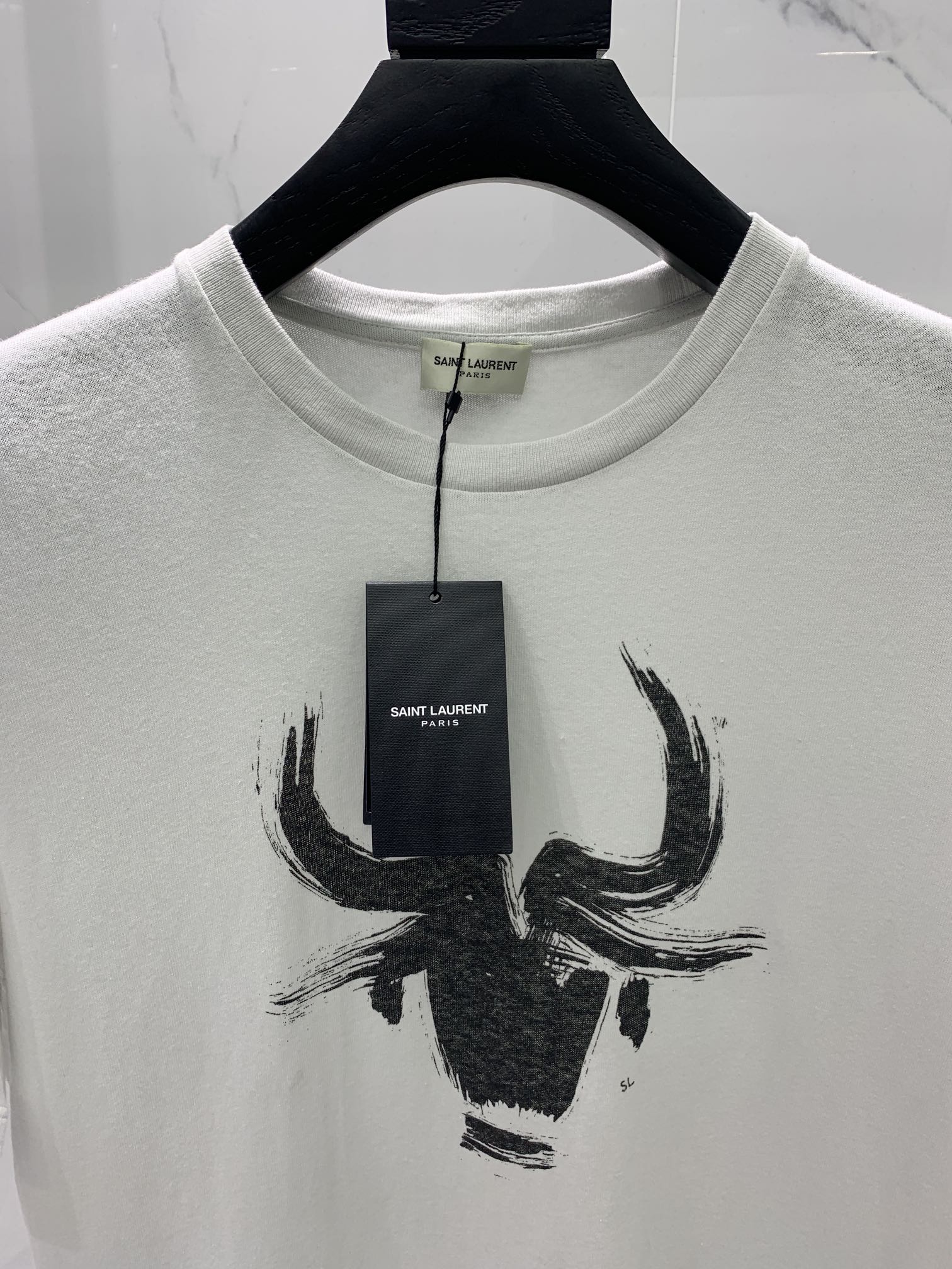 Белая футболка с принтом быка Saint Laurent