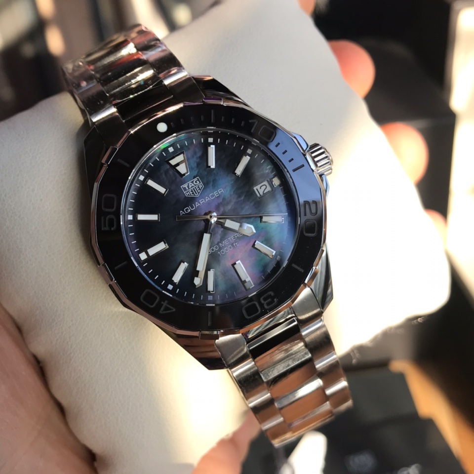 NO:385497,Pick: Original box: 50 new TAG Heuer women's watch, very good!  The most popular women's clothing watch this summer, new hard products, exclusive first release!  Original Tagheuer, women's quartz watch, original material strap case, warm and delicate, fresh and elegant, and more luxurious!  ~35mm watch diameter, sapphire mirror, exquisite and deep fritillar surface, original Swiss quartz movement, supports disassembly inspection, one watch and one code with a hanging tag, and the counter is synchronized!  Brand new set of color [color] [color] [color], tag heue19860909批:原盒:50新款泰格豪雅女表,很赞！今夏最爆女装表,新款硬货,独家首发！Original Tagheuer,泰格豪雅竞潜系列女士石英表,原装材质表带表壳,温润细腻,清新淡雅,更显奢华！～35mm表径,蓝宝石镜面,精致深邃贝母面,原装瑞士石英机芯,支持拆机验货,一表一码配吊牌,专柜同步！全新全套出[色][色][色],,tag heue,Watch