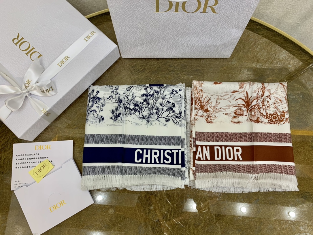 Dior迪奥21春季新款蚕丝方巾