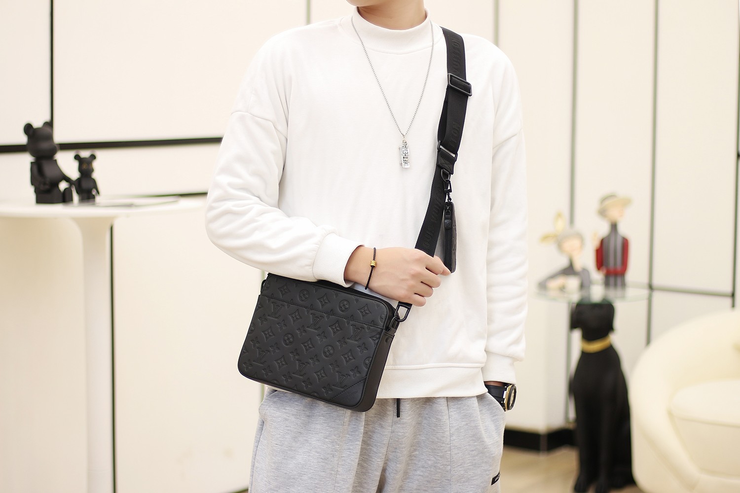 Louis Vuitton LV Duo Messenger邮差包 M69827