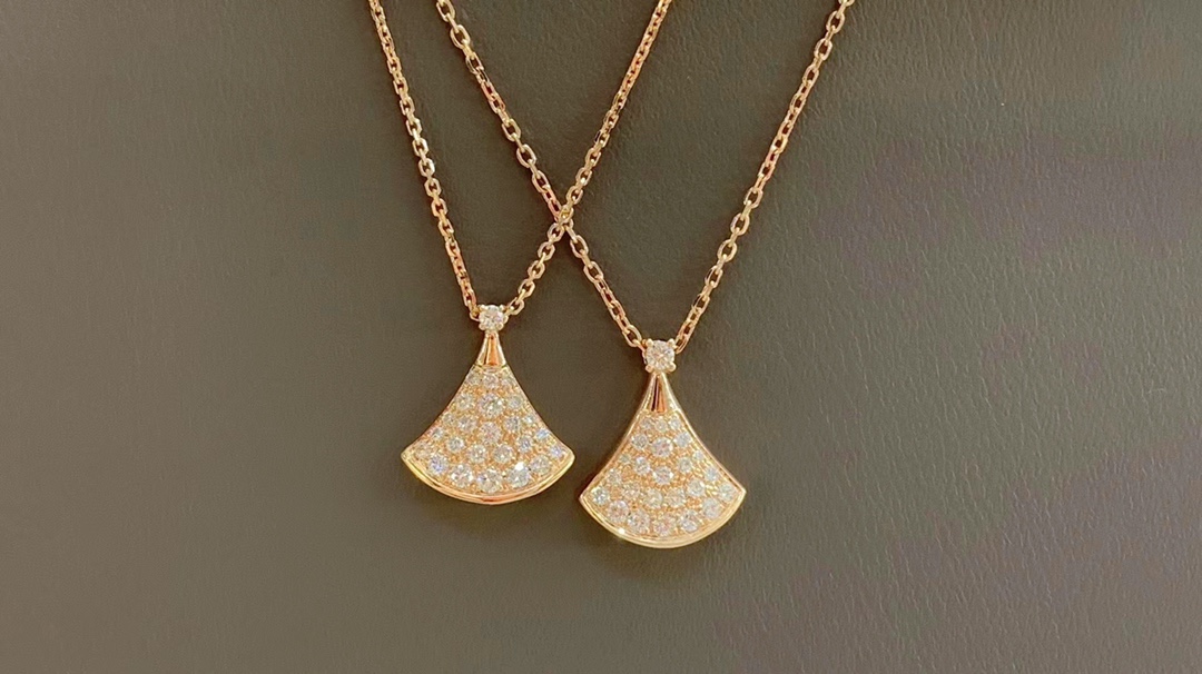 Pavé Diamond Fan Pendant Necklace - Comprehensive 4
