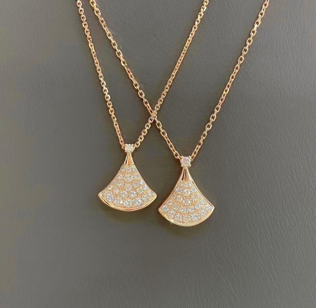 Pavé Diamond Fan Pendant Necklace - Comprehensive 5
