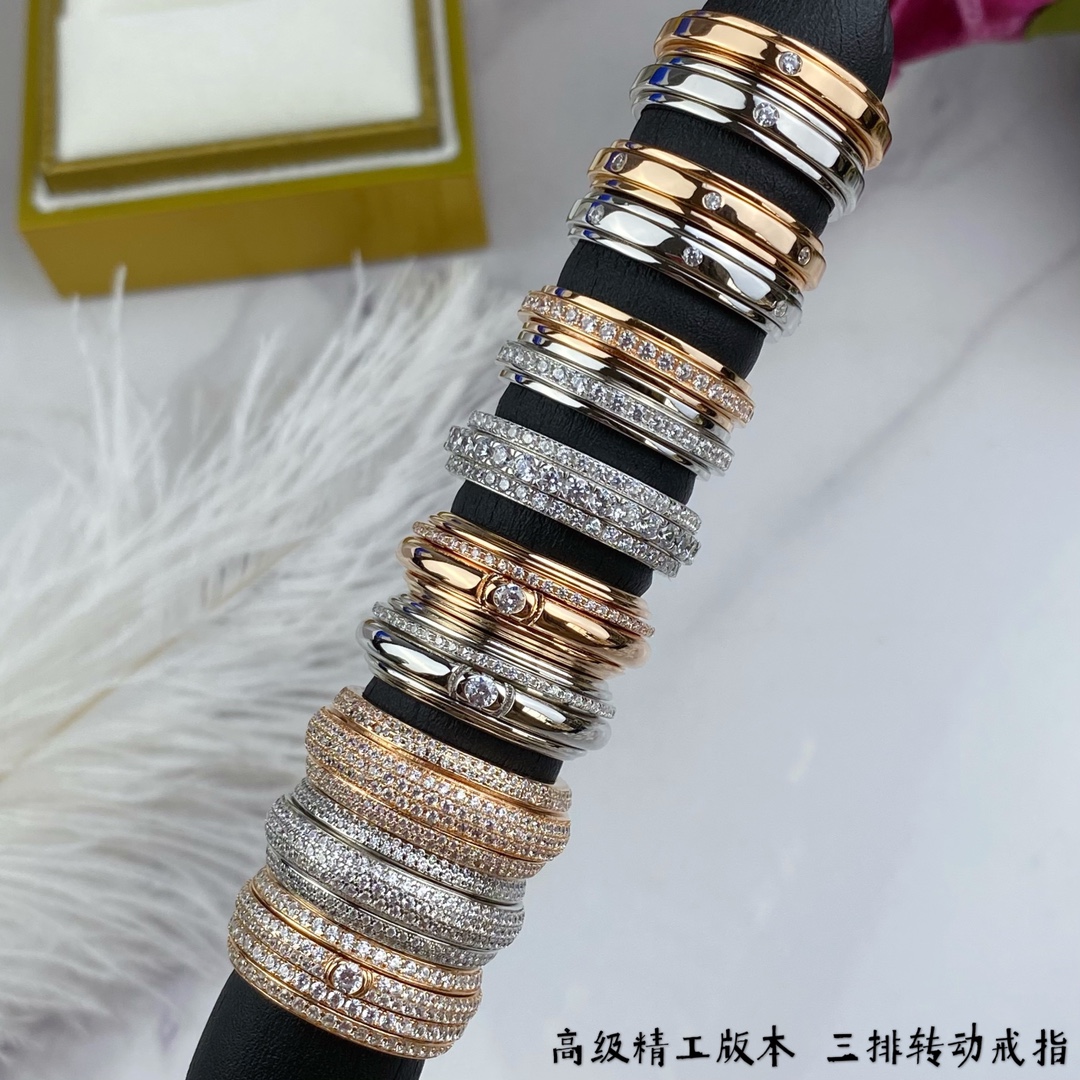 V金镀咪金 p145  码数678【伯爵】三排钻转动戒指✨✨✨
超A版本质量 [得意]🔺Piaget 伯爵🔺•⛓️排钻转动 戒指💍👫•旋转系列中的经典之作➰ 西方传说里有记载 -旋转- 其寓意为转运🎐🎐👫 当情感 事业 出现困难的时候 你可以轻轻转动这枚戒指😖也许会给你带来一想不到的惊喜哦😗 绝对让你惊艳 高端定制 钻戒 💕一比一logo 戒指🌳
