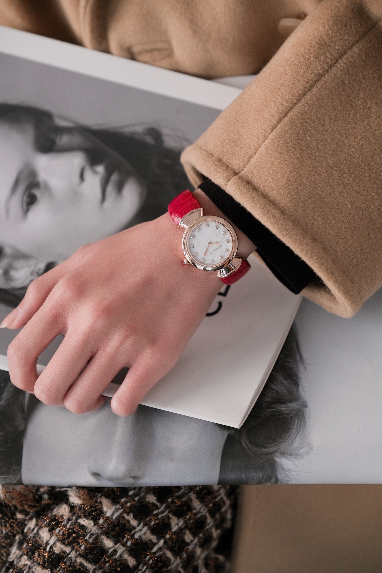 Bvlgari 意大利著名奢华珠宝品牌宝格丽推出这款珠宝腕表极具女性气质 精美雅致 呈现卡拉卡拉大浴场大理石的色彩和扇形马赛克迷人曲线